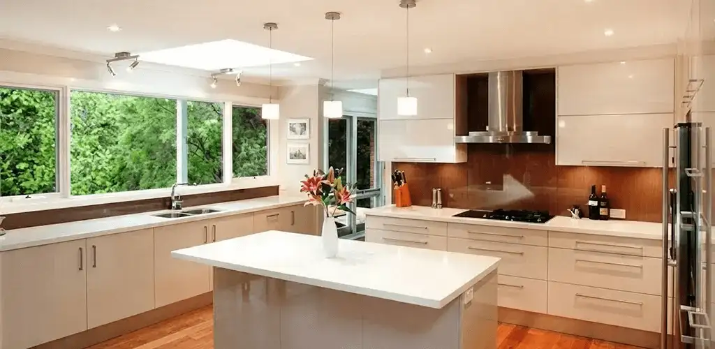 Kitchen cabinet refacing and remodel results in a modern kitchen in Chattanooga, TN